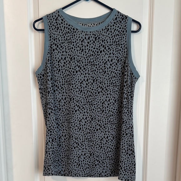 Black and White Sleeveless Fitted Tank Top - Picture 1 of 1